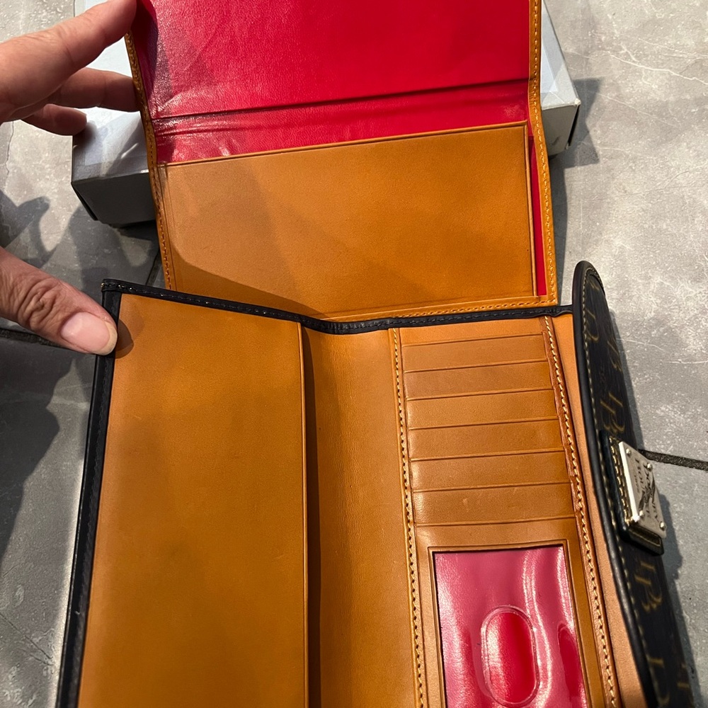 Chic Leather Women's Wallet with Red and Tan Accents